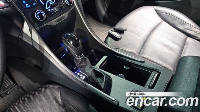 Hyundai YF Sonata LPI Luxury(для людей с инвалидностью), 2012 9