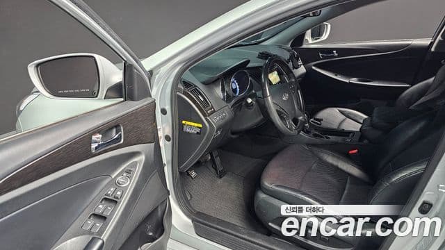 Hyundai YF Sonata LPI Luxury(для людей с инвалидностью), 2012 11