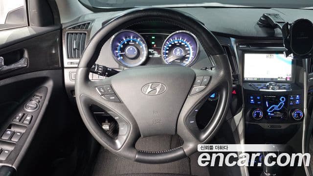 Hyundai YF Sonata LPI Luxury(для людей с инвалидностью), 2012 12