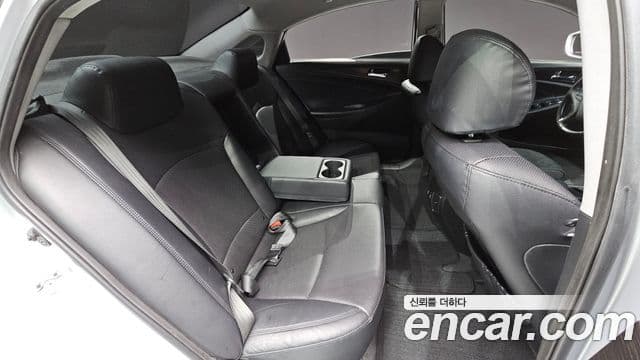 Hyundai YF Sonata LPI Luxury(для людей с инвалидностью), 2012 18