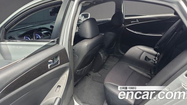 Hyundai YF Sonata LPI Luxury(для людей с инвалидностью), 2012 19