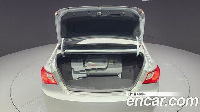 Hyundai YF Sonata LPI Luxury(для людей с инвалидностью), 2012 20