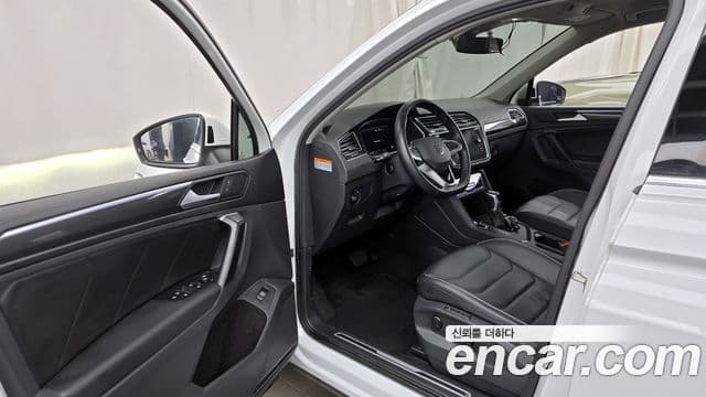 Volkswagen Tiguan 2세대 Premium, 2023 10