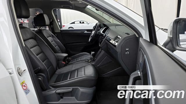 Volkswagen Tiguan 2세대 Premium, 2023 11