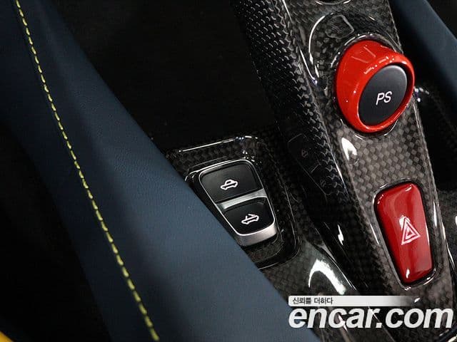 Ferrari 포르토피노 M 3.9 V8, 2022 9