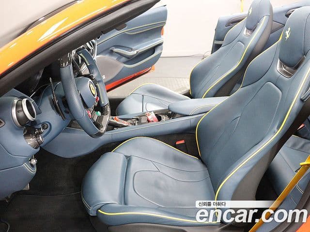 Ferrari 포르토피노 M 3.9 V8, 2022 12