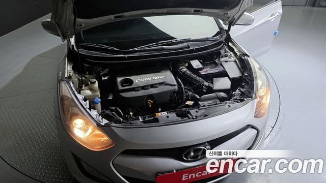 Hyundai i30(новый кузов / новое поколение) дизель 1.6 VGT Unique, 2013 6