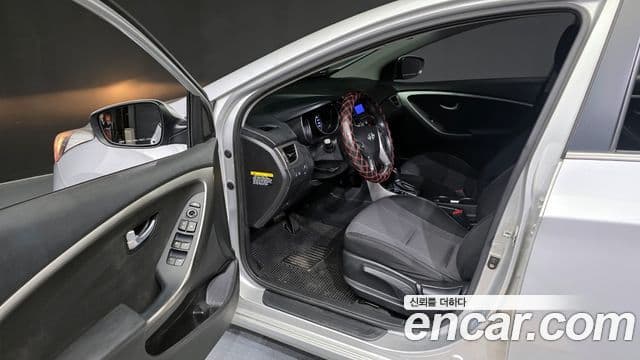 Hyundai i30(новый кузов / новое поколение) дизель 1.6 VGT Unique, 2013 10