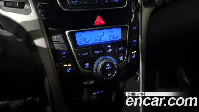 Hyundai i30(новый кузов / новое поколение) дизель 1.6 VGT Unique, 2013 18