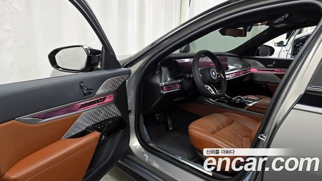 BMW i7 (G70), 2024 10