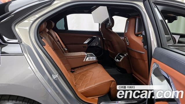 BMW i7 (G70), 2024 12