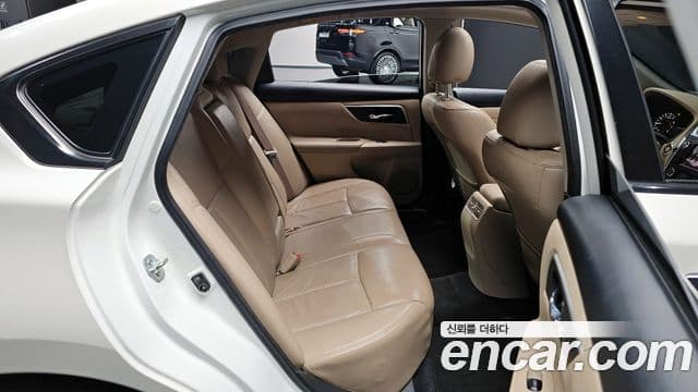 Nissan 알티마 L33, 2017 11