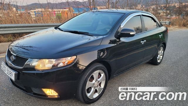 Kia Forte чёрный, 2010 1