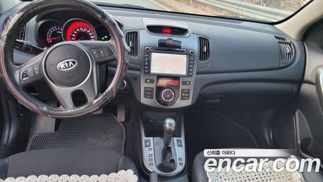 Kia Forte чёрный, 2010 8