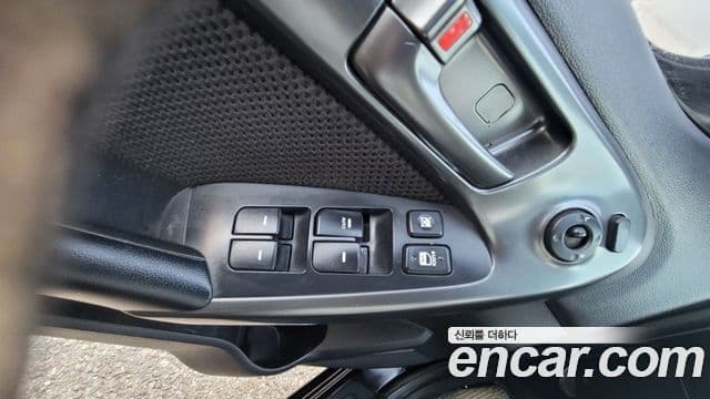 Kia Forte чёрный, 2010 13