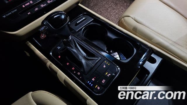 Kia All New Carnival VIP, 2016 9