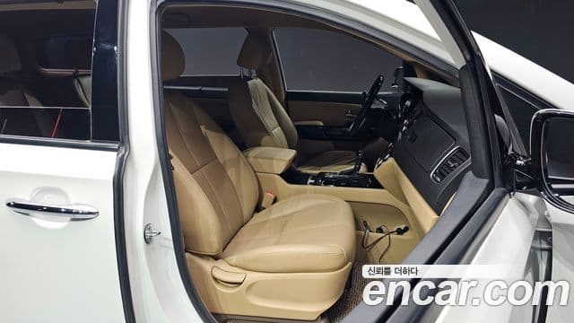 Kia All New Carnival VIP, 2016 10