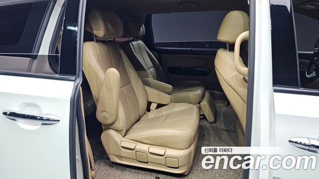 Kia All New Carnival VIP, 2016 11