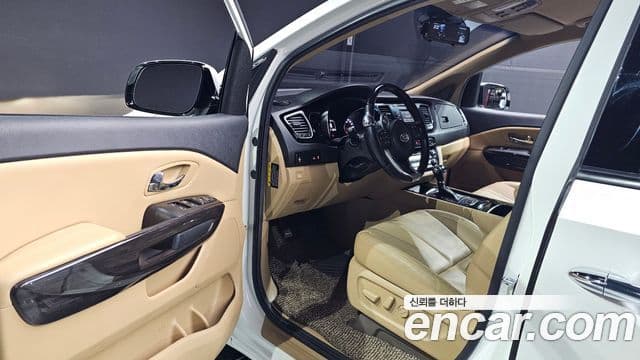 Kia All New Carnival VIP, 2016 12