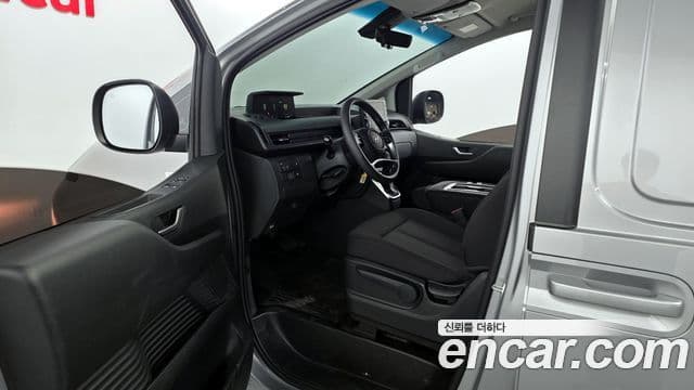 Hyundai Staria Smart, 2023 10