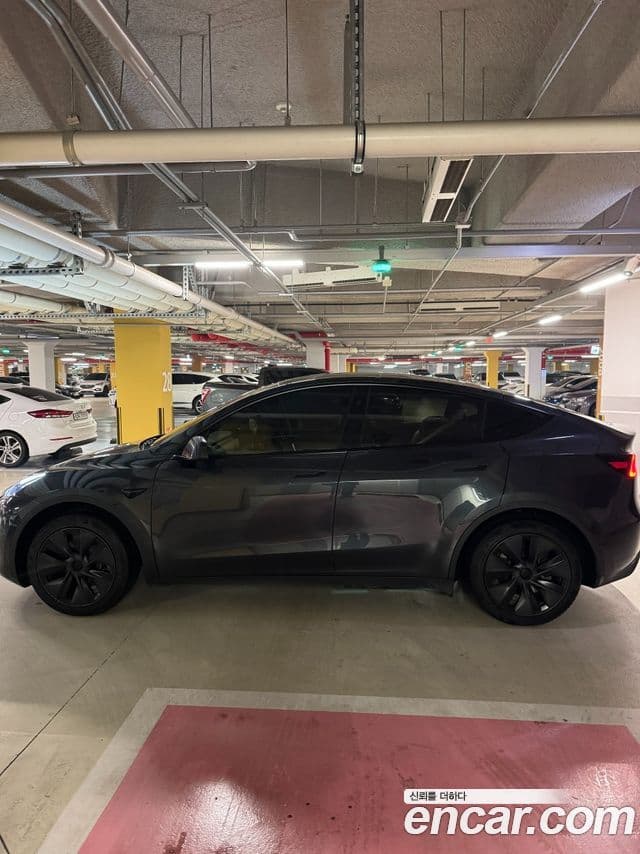 Tesla модель Y, 2025 2