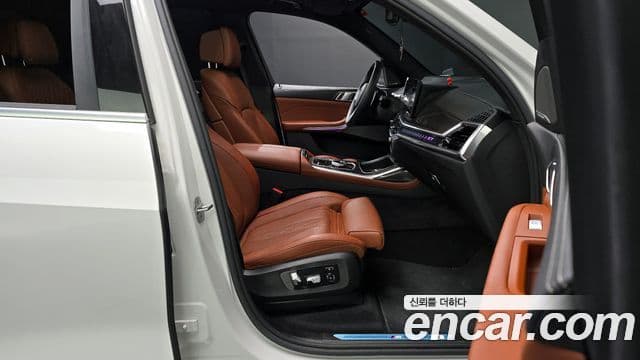 BMW X7 (G07) xDrive 40d M Sport 6인승, 2025 11