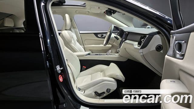 Volvo S60 3세대 B5 Ultimate Dark, 2024 10