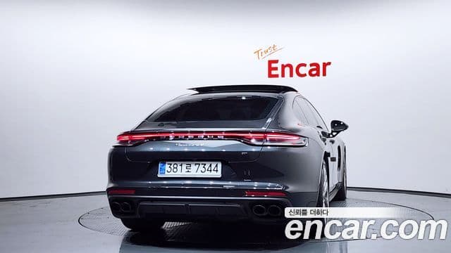 Porsche Panamera (971), 2023 4
