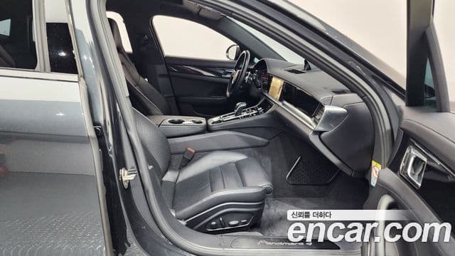 Porsche Panamera (971), 2023 11