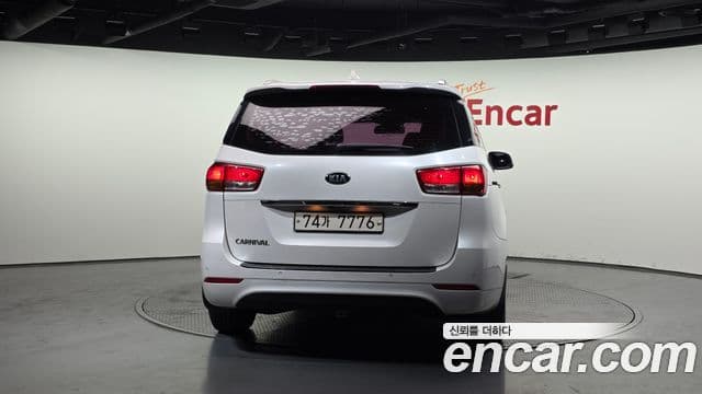 Kia All New Carnival Luxury, 2018 4