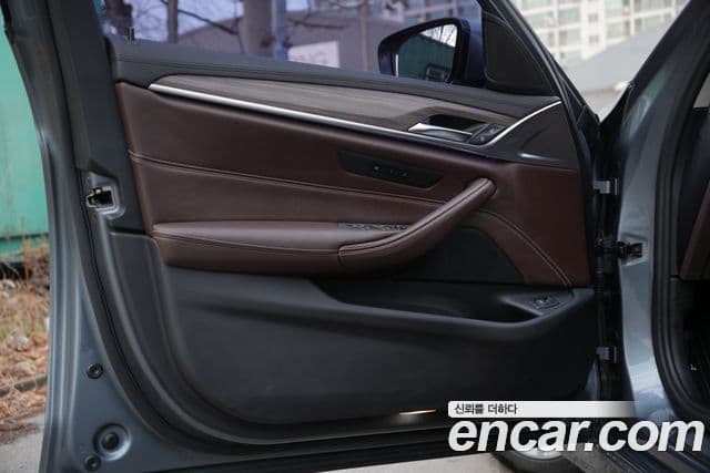 BMW 5시리즈 (G30) 520d Luxury Plus, 2018 9