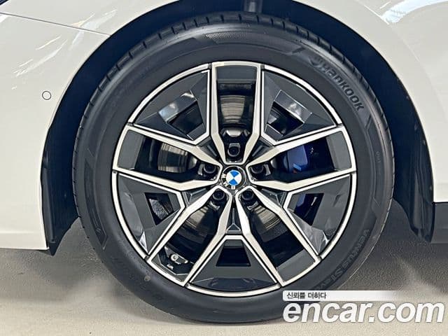 BMW 5시리즈 (G60) 520i M Sport, 2025 все фото