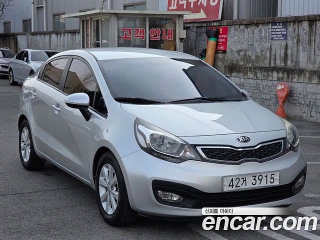 Kia All New Pride Luxury, 2013 3