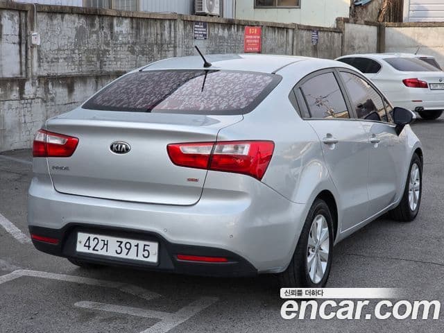 Kia All New Pride Luxury, 2013 4