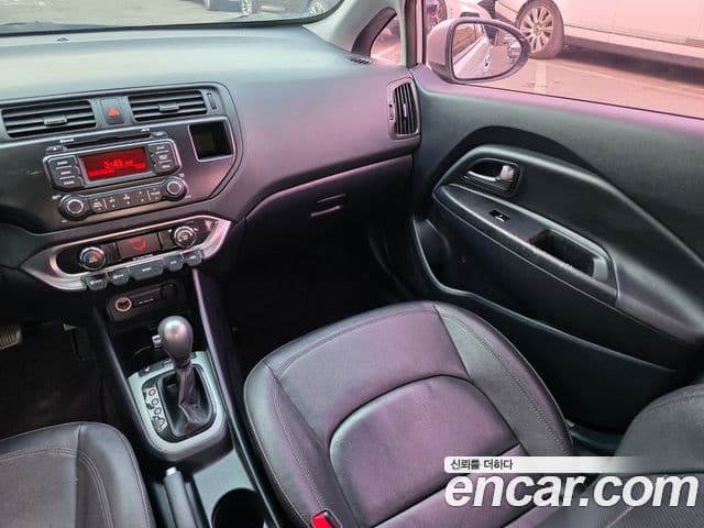 Kia All New Pride Luxury, 2013 12