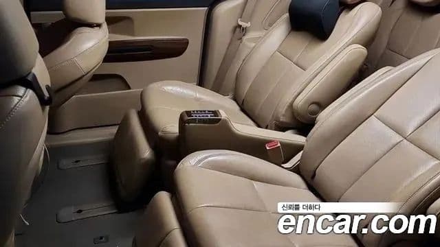 Kia All New Carnival VIP, 2016 9