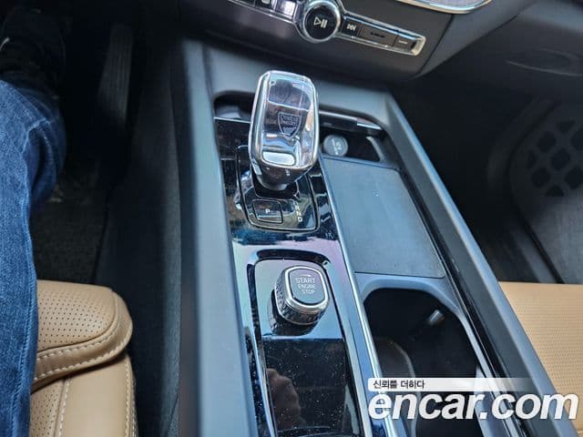 Volvo XC60 2세대 T8 Ultra Bright, 2025 9