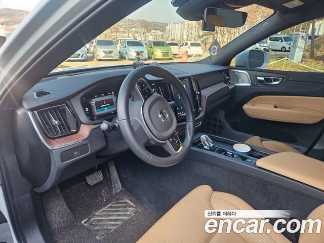 Volvo XC60 2세대 T8 Ultra Bright, 2025 11