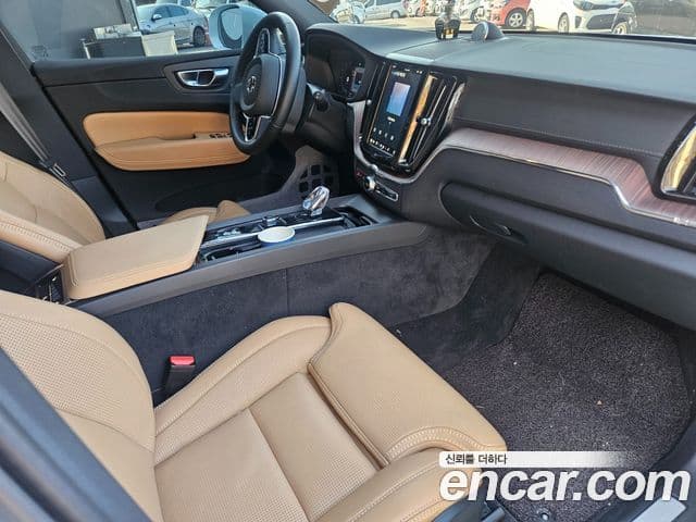 Volvo XC60 2세대 T8 Ultra Bright, 2025 12