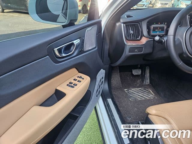 Volvo XC60 2세대 T8 Ultra Bright, 2025 13