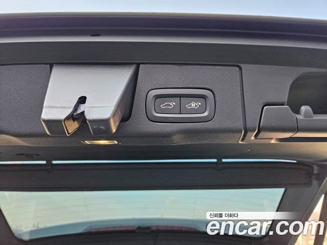 Volvo XC60 2세대 T8 Ultra Bright, 2025 19