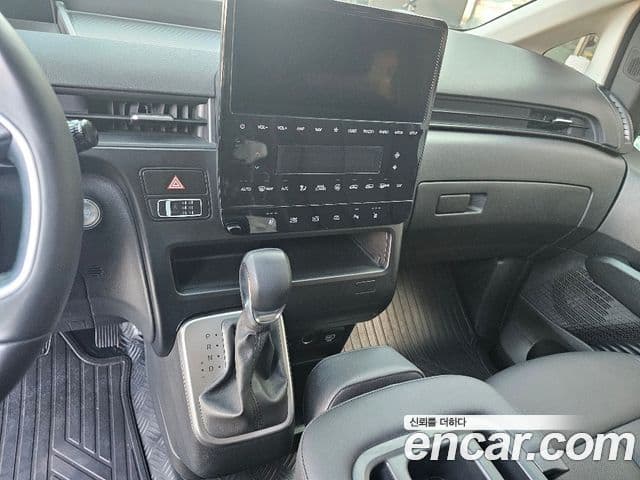 Hyundai Staria Modern, 2025 9