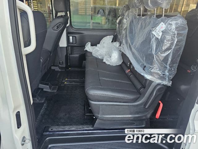 Hyundai Staria Modern, 2025 10