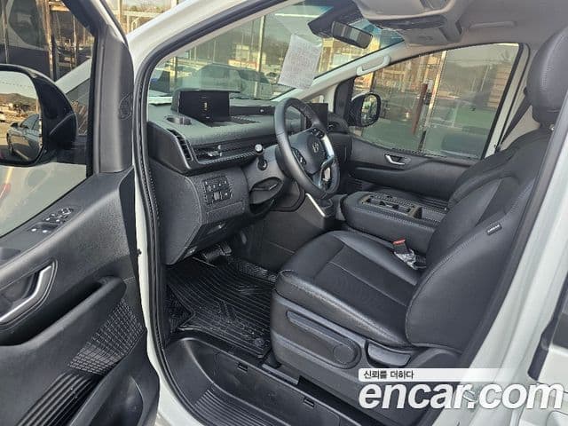 Hyundai Staria Modern, 2025 11