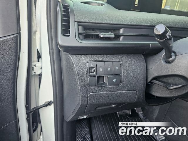 Hyundai Staria Modern, 2025 12