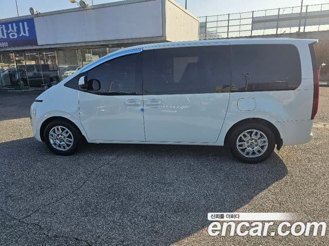 Hyundai Staria Modern, 2025 18