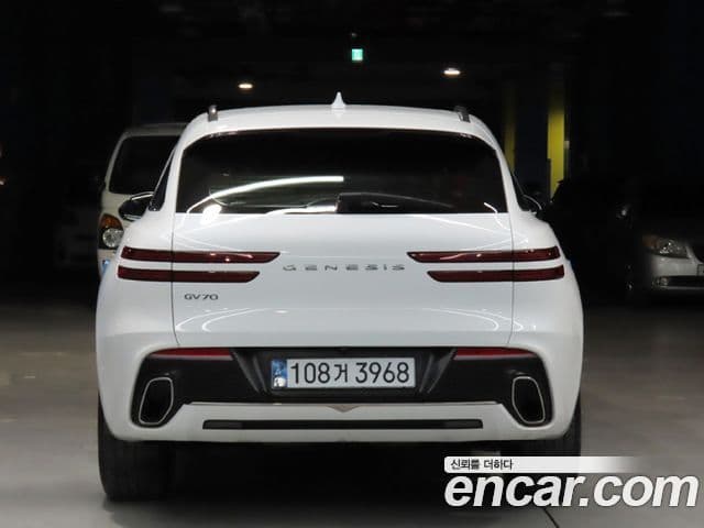 Genesis GV70, 2021 3