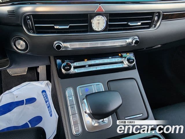 Genesis G90 Luxury, 2019 18