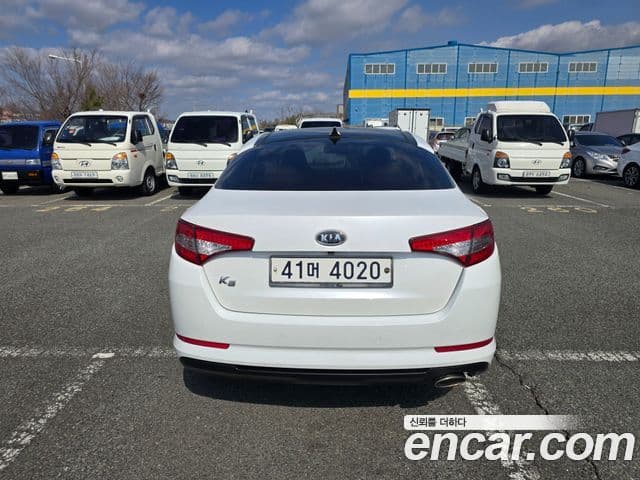 Kia K5 коричневый, 2011 4