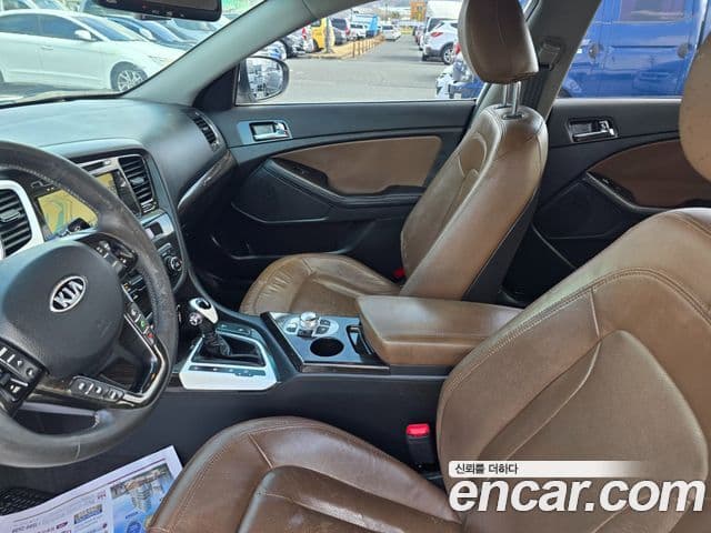 Kia K5 коричневый, 2011 16